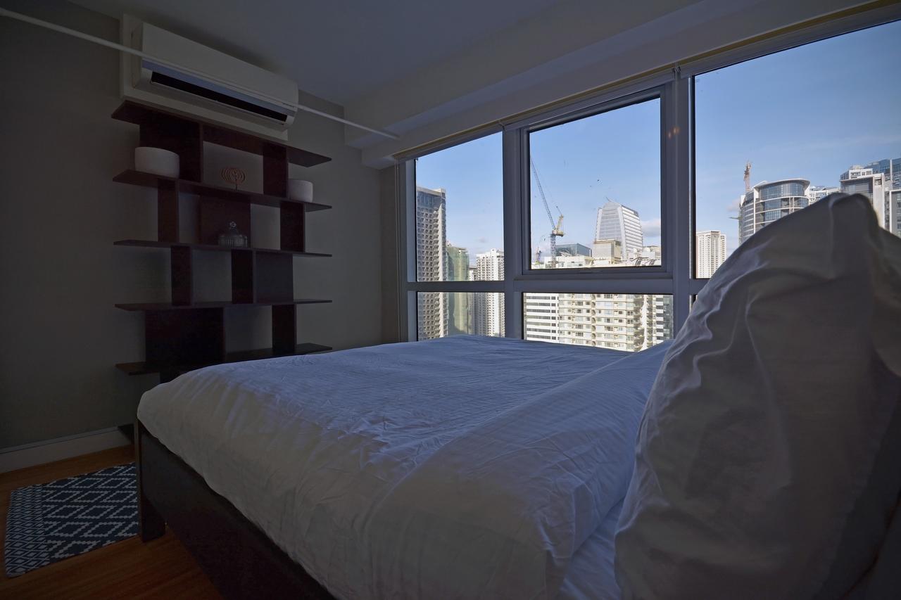 Victoria Soho Suites Манила Экстерьер фото