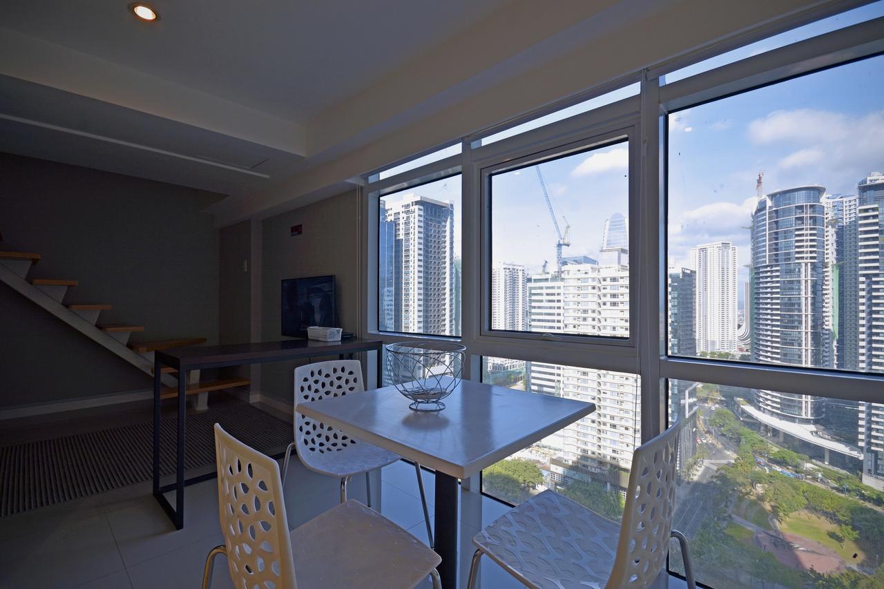 Victoria Soho Suites Манила Экстерьер фото