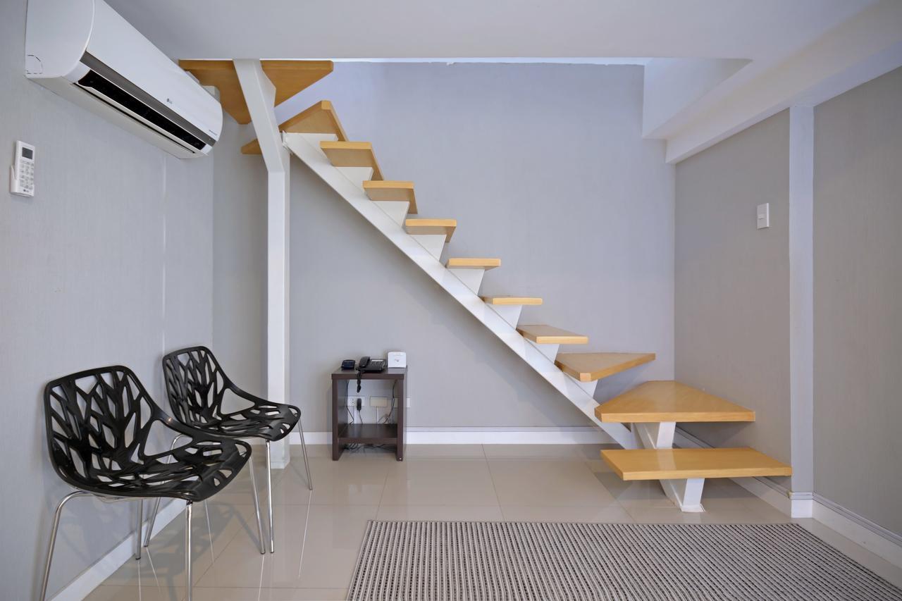 Victoria Soho Suites Манила Экстерьер фото