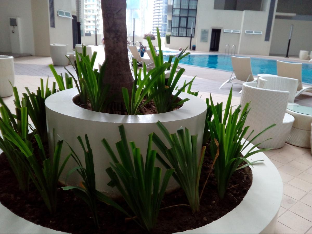 Victoria Soho Suites Манила Экстерьер фото