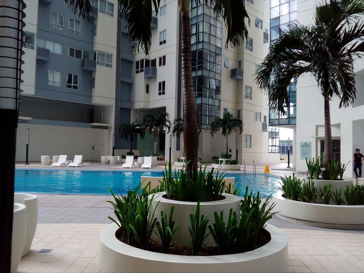 Victoria Soho Suites Манила Экстерьер фото